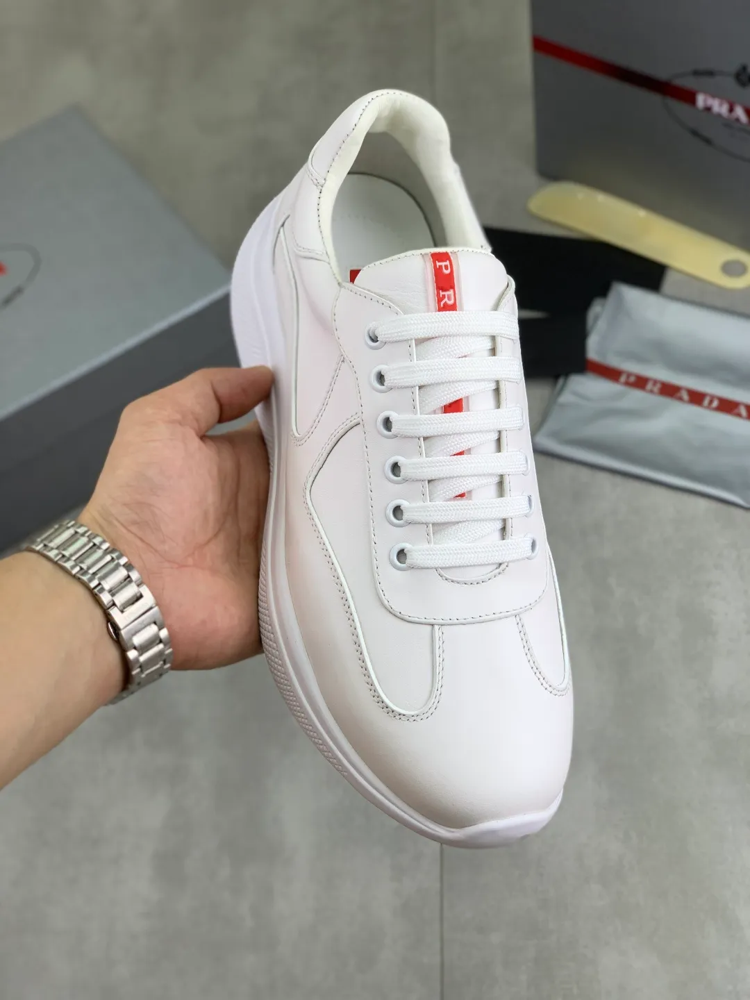 Men's Men's Shoes 💰P520 💰【New Style】 The latest model of high-quality PRADA classic men's shoes has been launched on the official website with a 1:1 replica, synchronized in Hong Kong counters, and on the same catwalk; all made of calfskin ➕Imported cowhide lining, 🍡🍡rubber The original outsole is 1:1 non-slip and wear-resistant; comfortable to wear, attractive in style, fine in workmanship, and equipped with a simple and neat shoe last, showing a man's boldness and toughness, 👍size 38 to 44 (45 can be customized) black White color🉑️choose